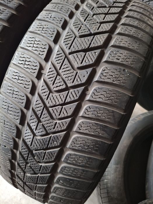 2  Anvelope  de iarnă  255 45 r19 Pirelli