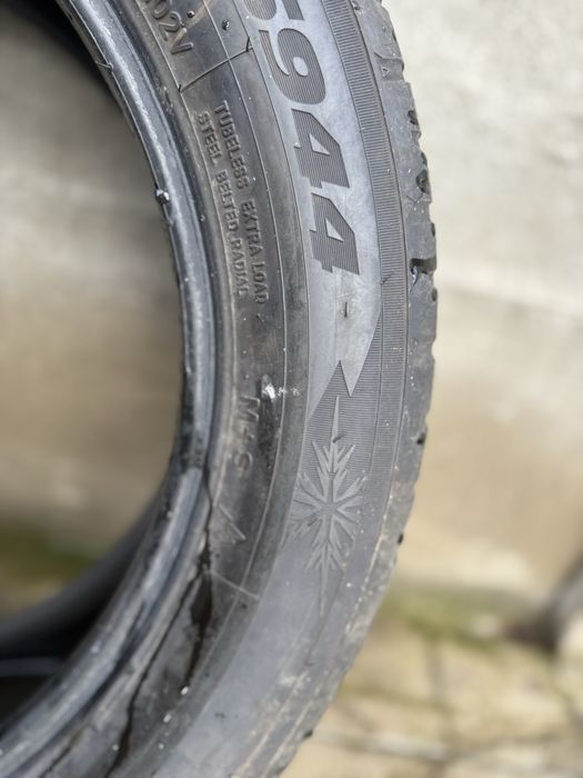 Vand doua anvelope iarna Toyo 225 / 55 / R18 stare buna