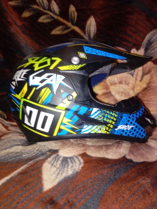 Vând casca enduro 180 lei