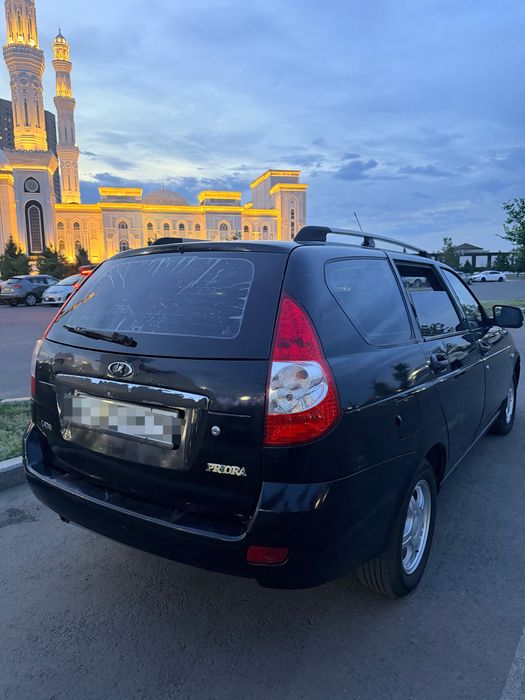 Машина Лада приора
