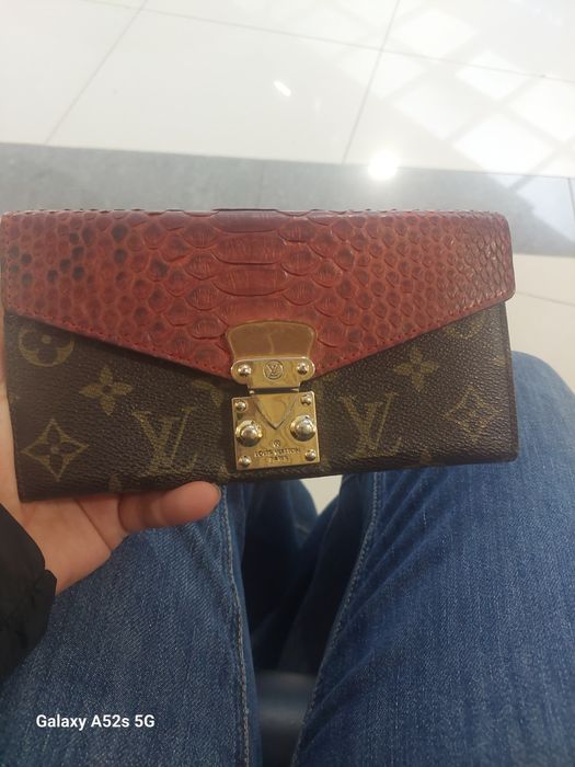 Luis Vuitton естествена кожа.