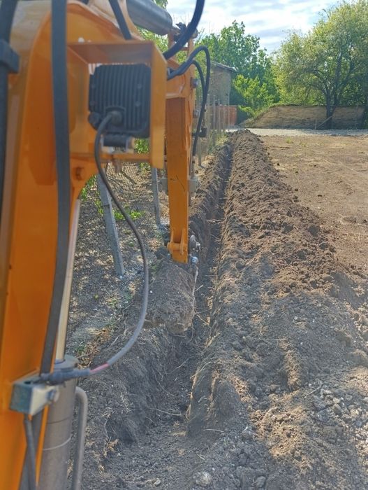 Продавам мини багер 1 тон