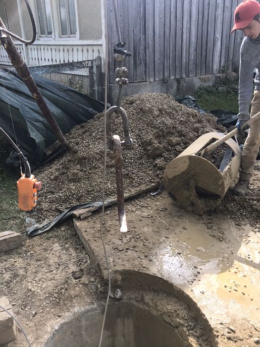 Fantanar prelungesc curat adancesc fantani, execut fose. Foram puțuri