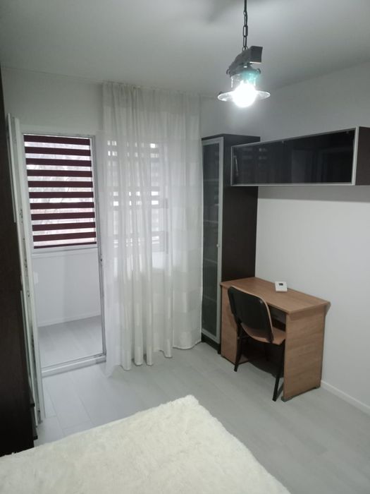 Închiriez apartament cu 2 camere