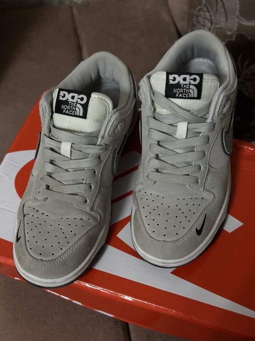 Продам кроссовки Nike the north face