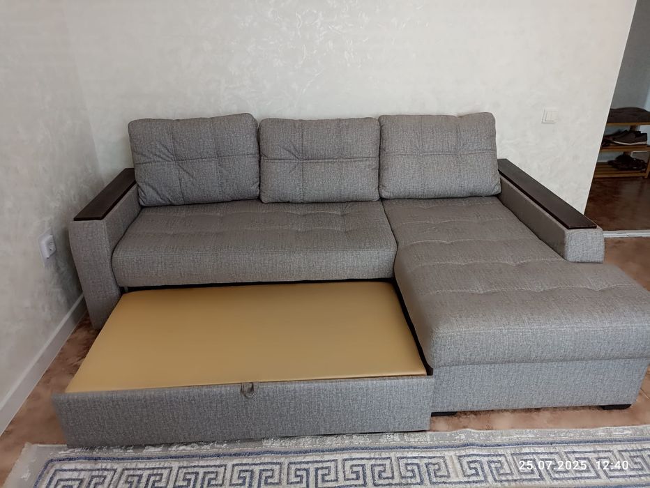 Угловой мягкий диван