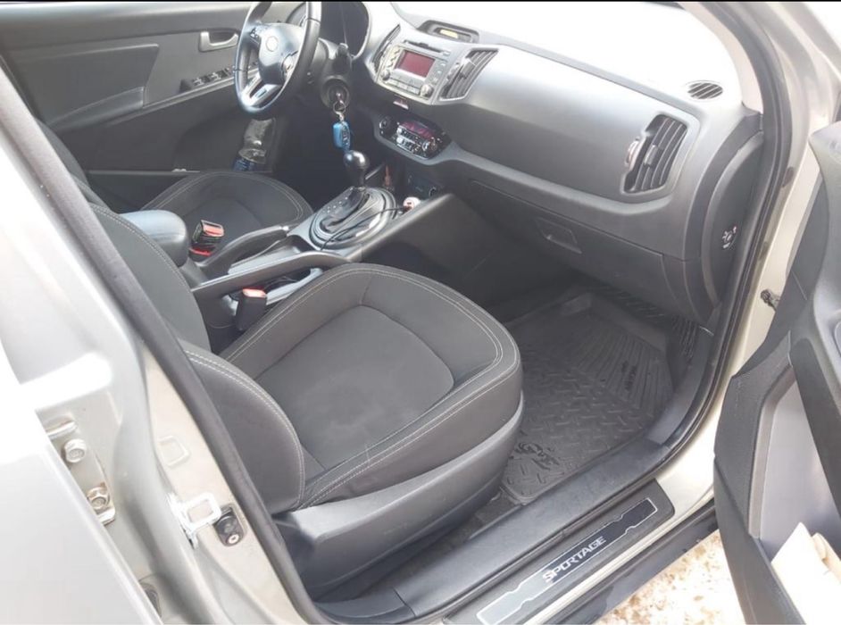 Продам машину Kia Sportage