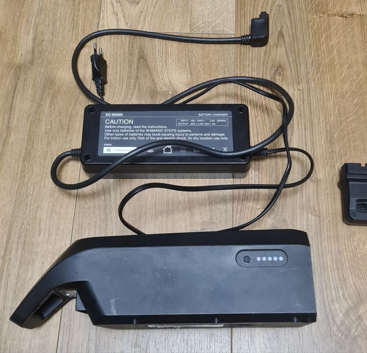 Baterie Shimano BT-E6010 + încărcător  EC-E6000 + adaptor