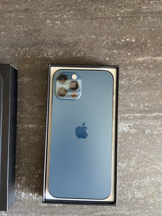 iPhone 12 pro синий