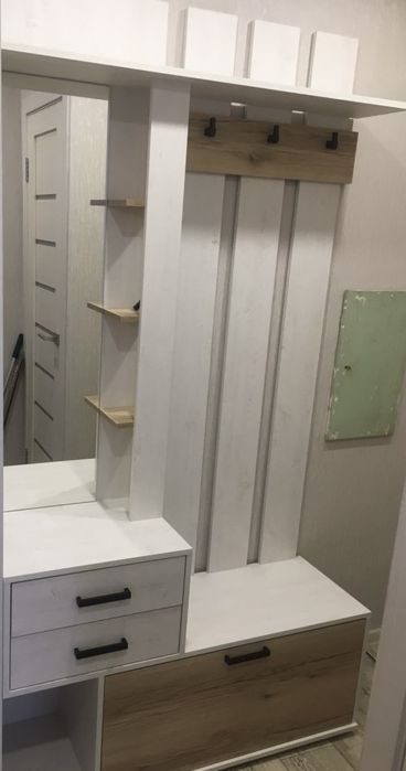 Продам прихожую срочно