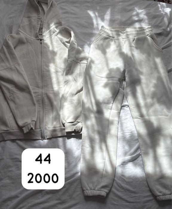 теплые спортивные костюмы и кофты