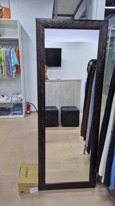 Зеркало для магазина