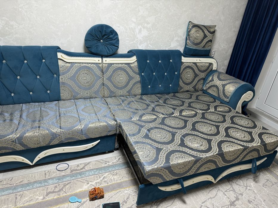 Продаю диван 4 метра