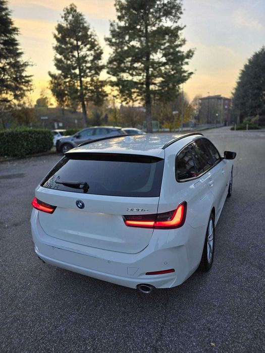 Vand sau schimb cu buldoexcavator BMW 320e plug-in hybrid