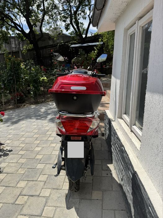 Scuter electric Rotakt Saigon – În GARANȚIE, port USB, Top Case + Husă CADOU (Fără permis)