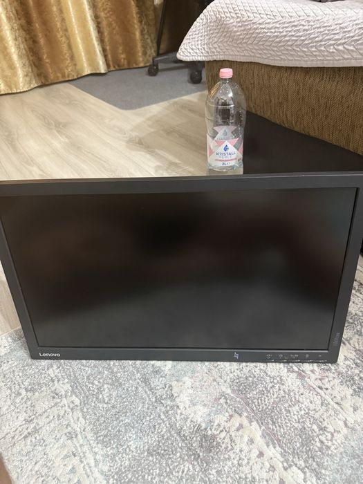 Pc ryzen 5 si monitor lenovo de 23 “ de 65 mhz