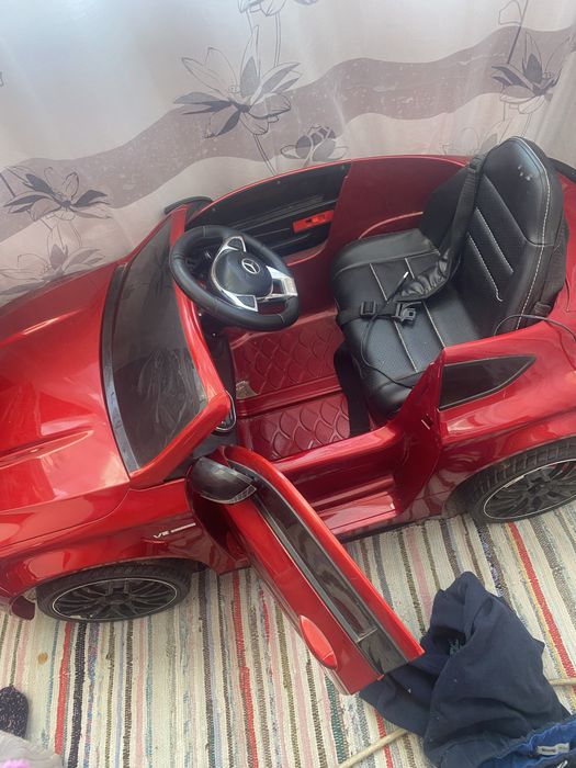 Masinuta electrica rosie