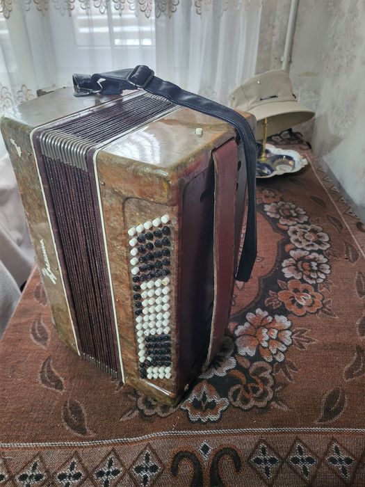 Баян. Продается.