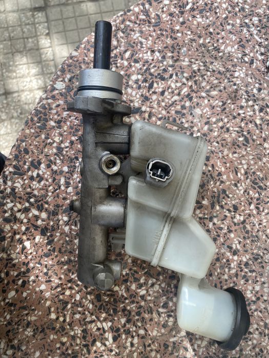 TOYOTA COROLLA спирачна помпа Главен спирачен цилиндър с резервоар