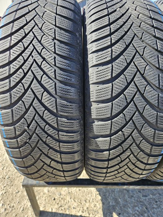 Vând anvelope iarna 215/65/16 215/65r16
