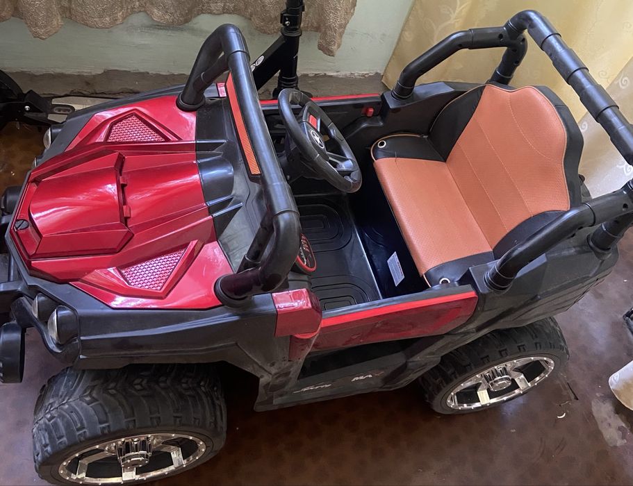 Продам детскую электро машину новую