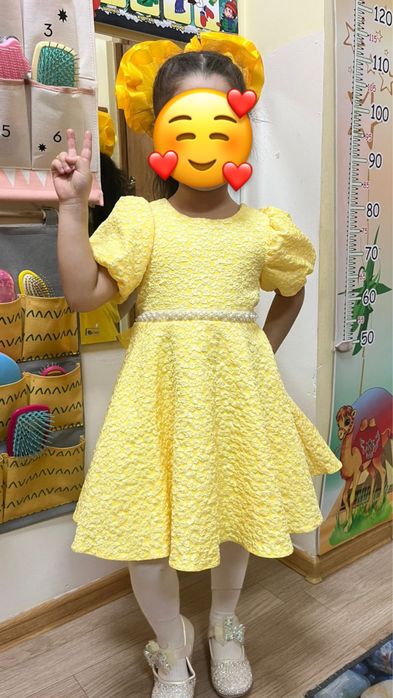 Платье в желтом цвете