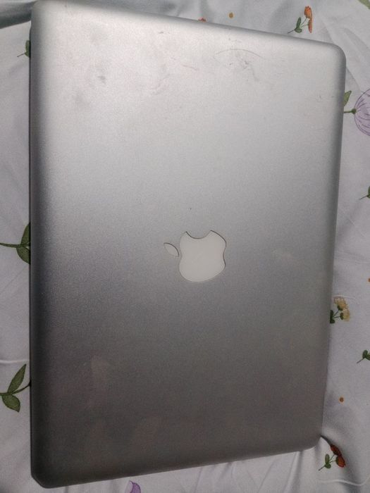 MacBook Pro sotiladi xolati yaxshi arginal zadyatchik qoshib beriladi