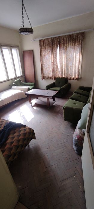 Етаж от къща в непосредствена близост до центъра на гр. Шумен