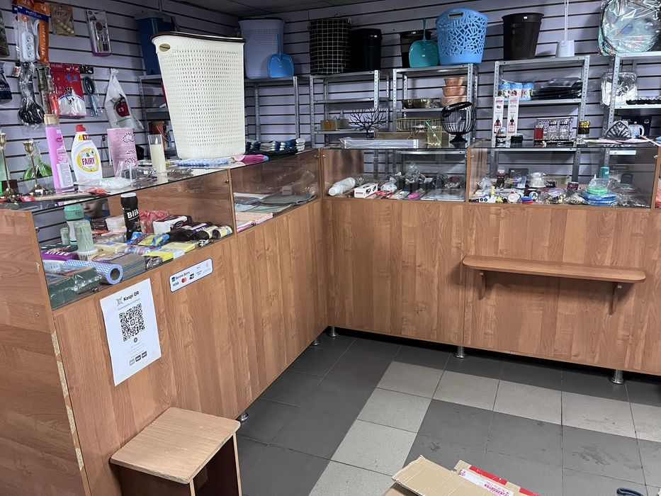 Продам витрину стеклянную