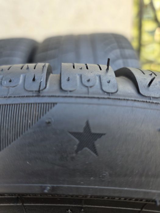 Vand patru anvelope de iarna pirelli 255 40 21/ 285 35 21 dot 3325⁸