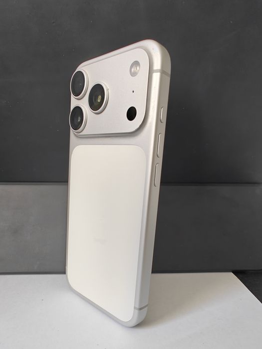 Продава iPhone 17 pro/256/99% battery health/Esim