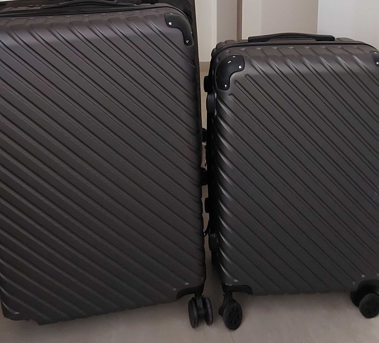 Комплект из 2х чемоданов на продажу