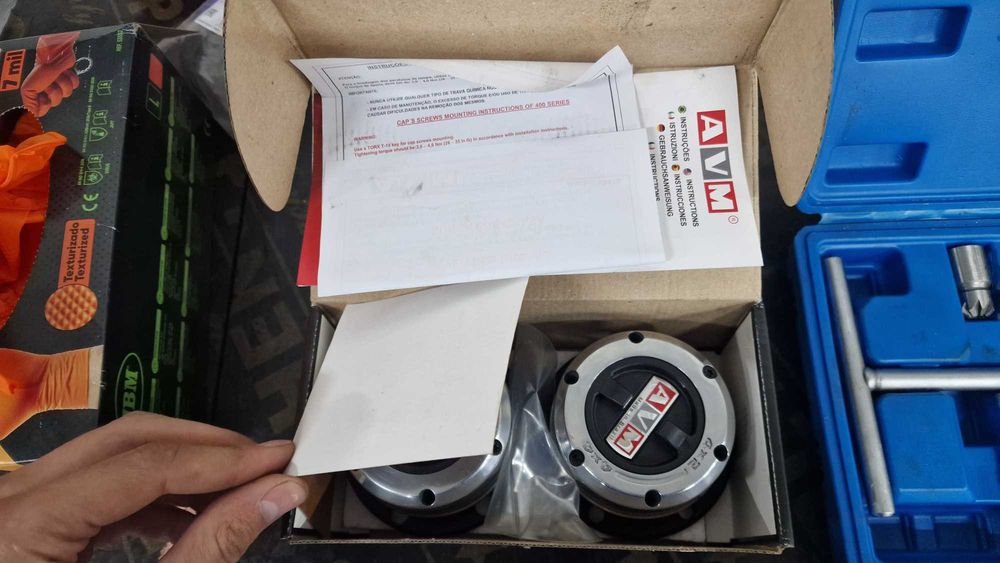 Продавам хъбове модел AVM428