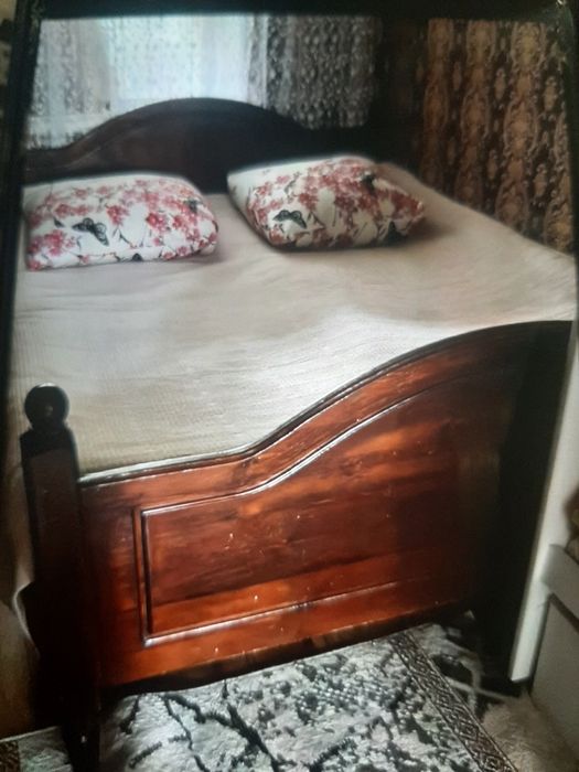 кровать из массива дерева