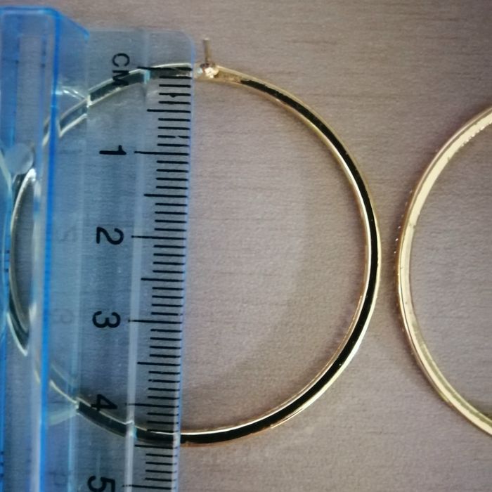 Златисти обеци с камъчета