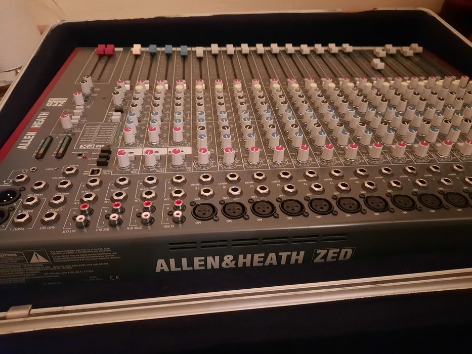 Mixer 22 canale Allen & Heath ZED 22FX