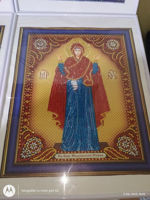 Icoane lucrate manual cu mărgele sunt lucrate de mama mea