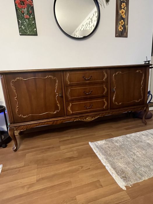 Dulap din lemn masiv