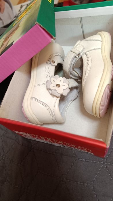 Нови обувки, ествена кожа за момиче