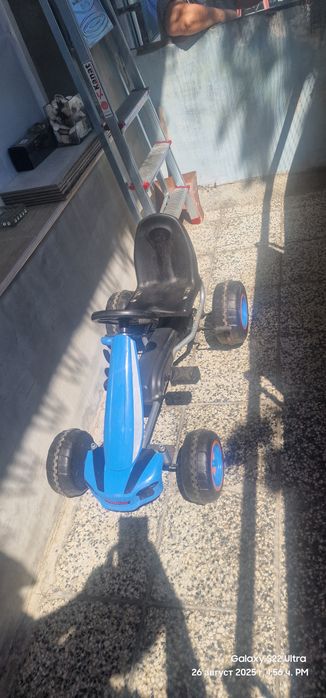 Картинг кола с педали Moni