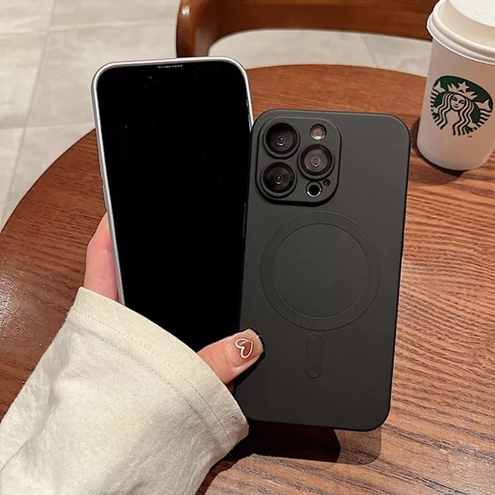 Матов Силиконов MAGSAFE Кейс за Apple iPhone 15 14 / 13 Pro / 12 Pro M