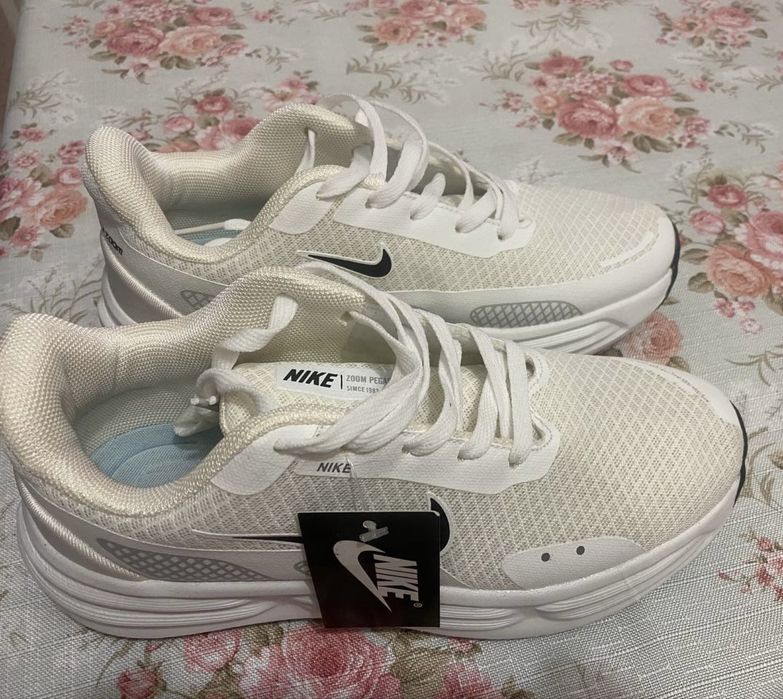 Кроссовки nike женские