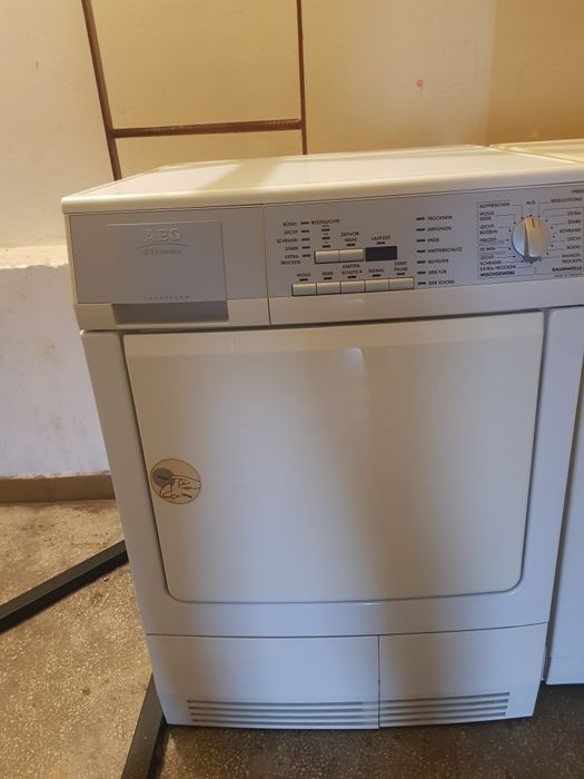 Vînd uscător haine AEG