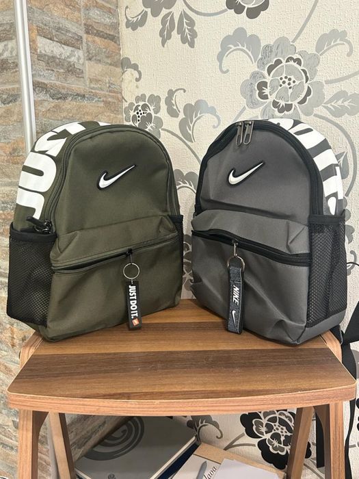 Раници Найк