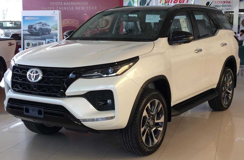 Решетка радиатора (Fortuner 2020-) черная