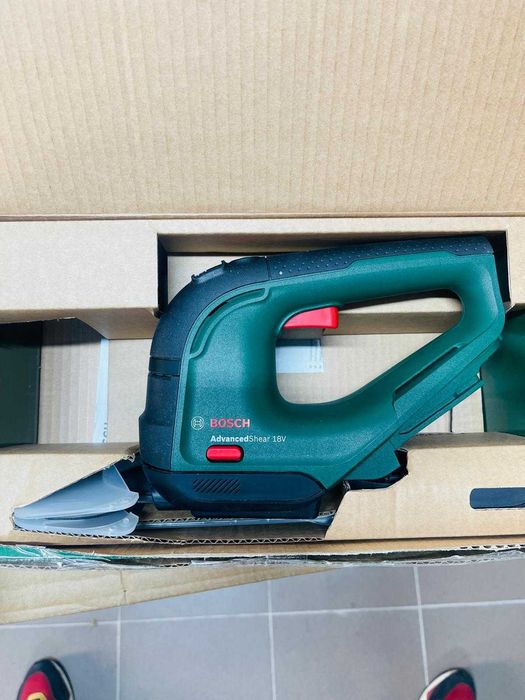 Lot scule Bosch-bormasina,camera,perie-se vinde tot ce se vede in poze