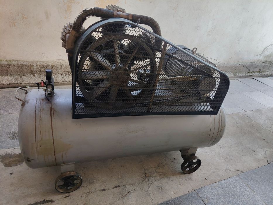 Воздушный компрессор   Havo kompressori