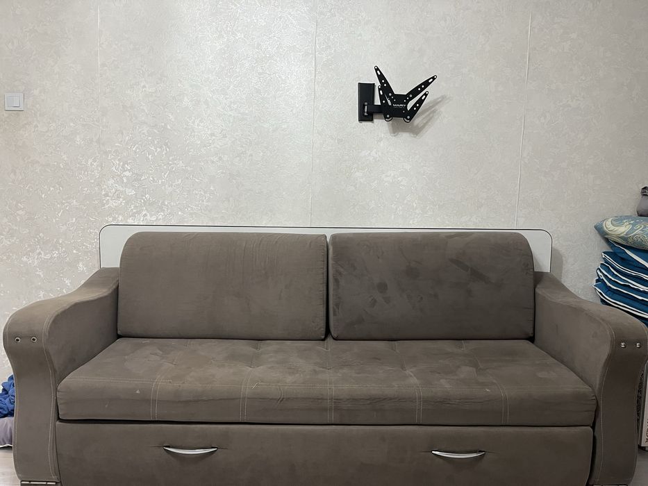 Продаеться 2 растягивающихся дивана!