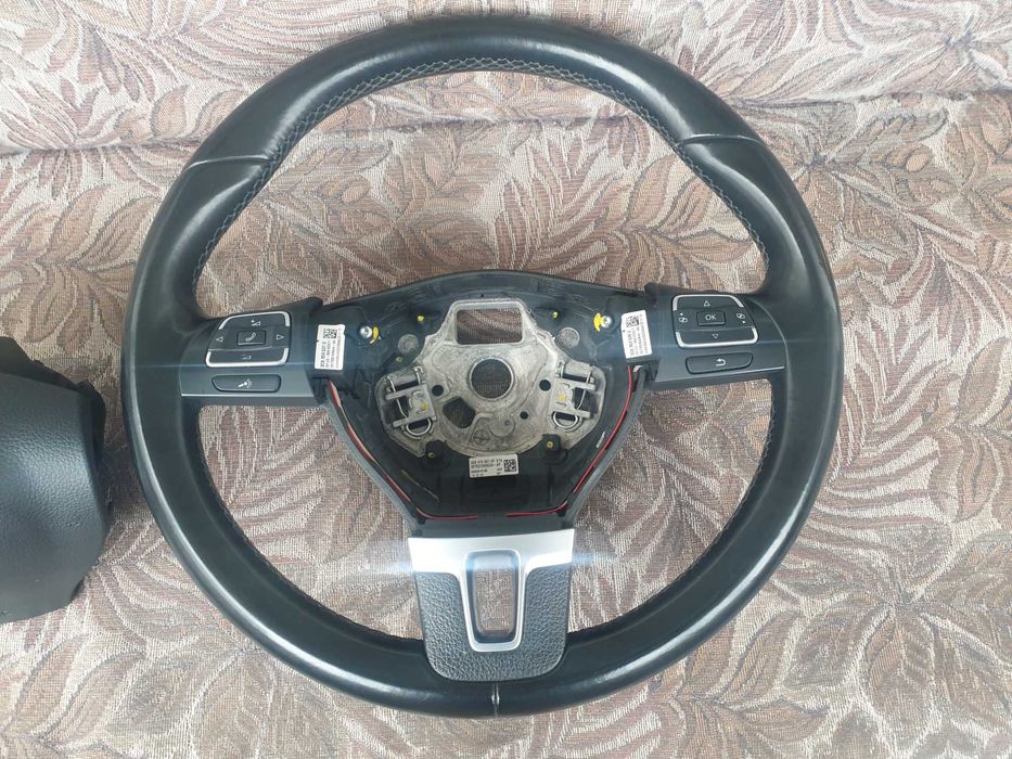 Оригинален мултифункционален кожен волан с пера F1 за Пасат Б6,Б7 и СС