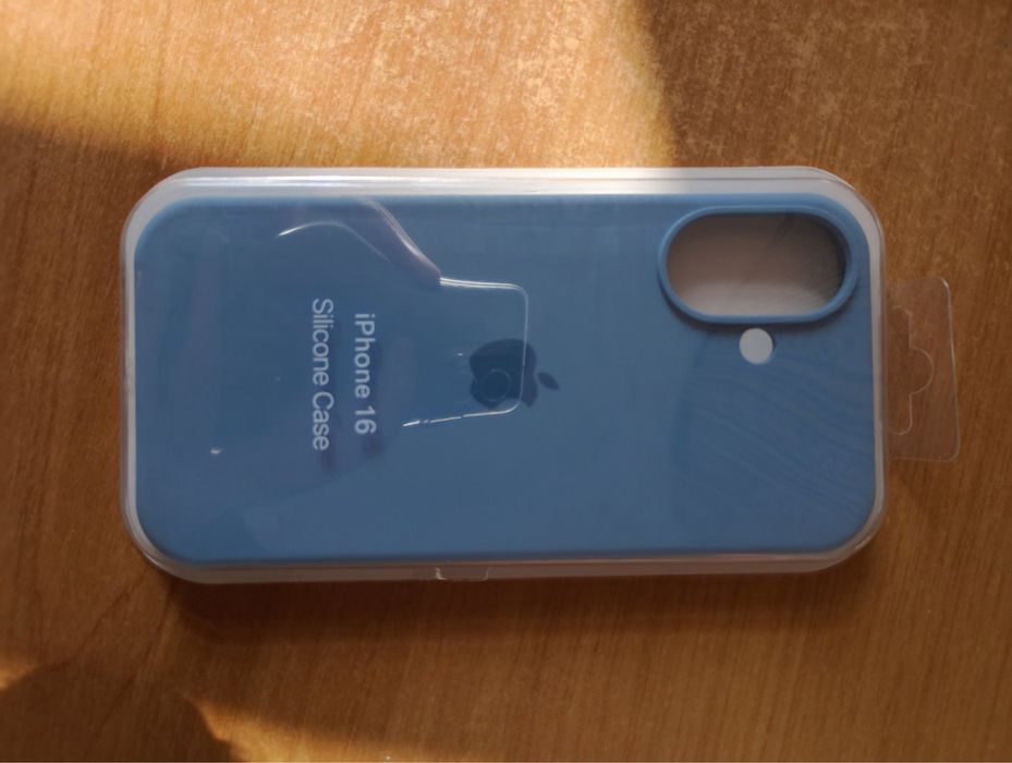 Iphone 16 батерия 94% с 5 кейса и адаптер+кабел Apple